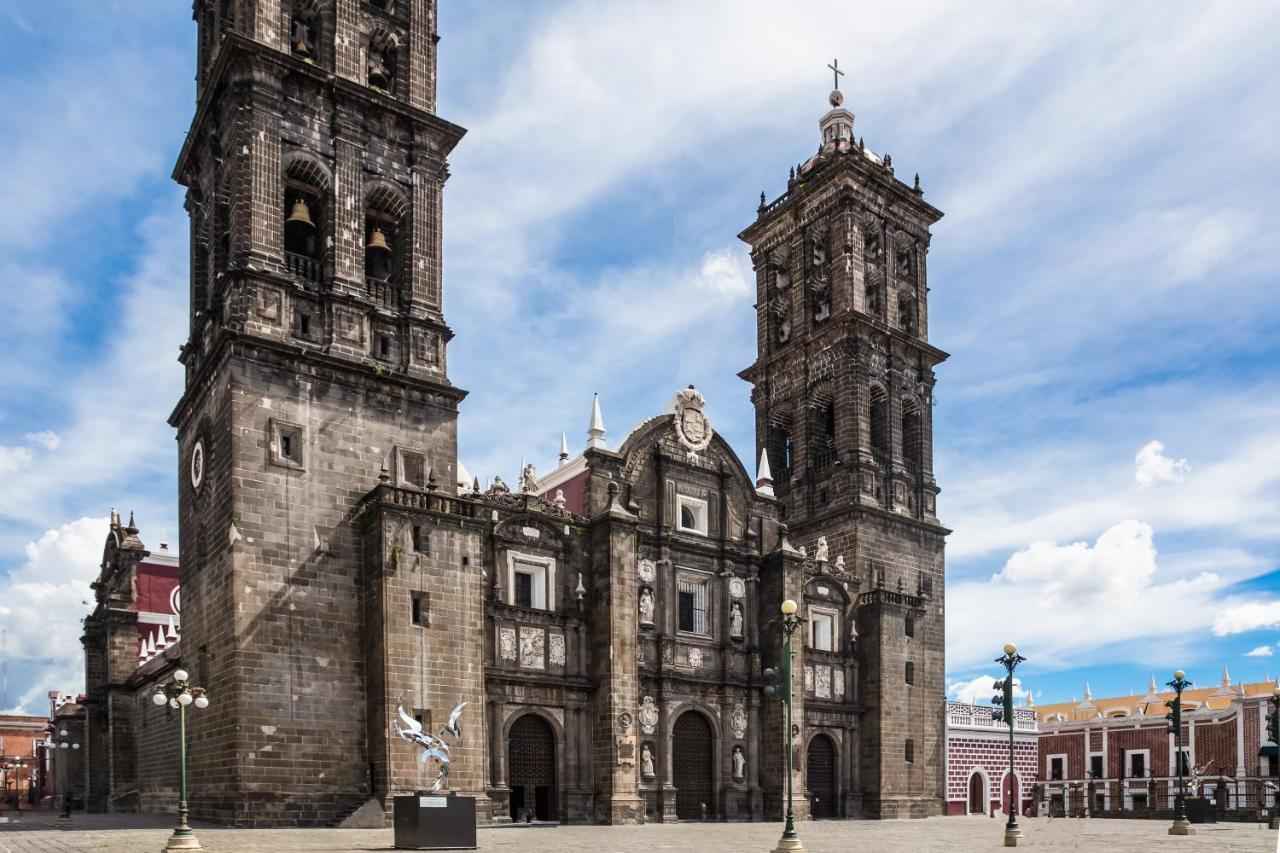 Отель One Puebla Finsa Экстерьер фото
