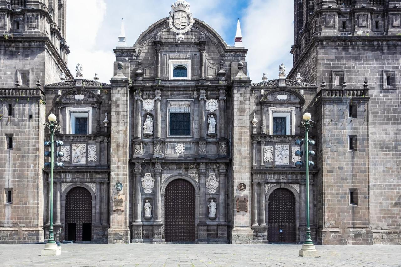 Отель One Puebla Finsa Экстерьер фото