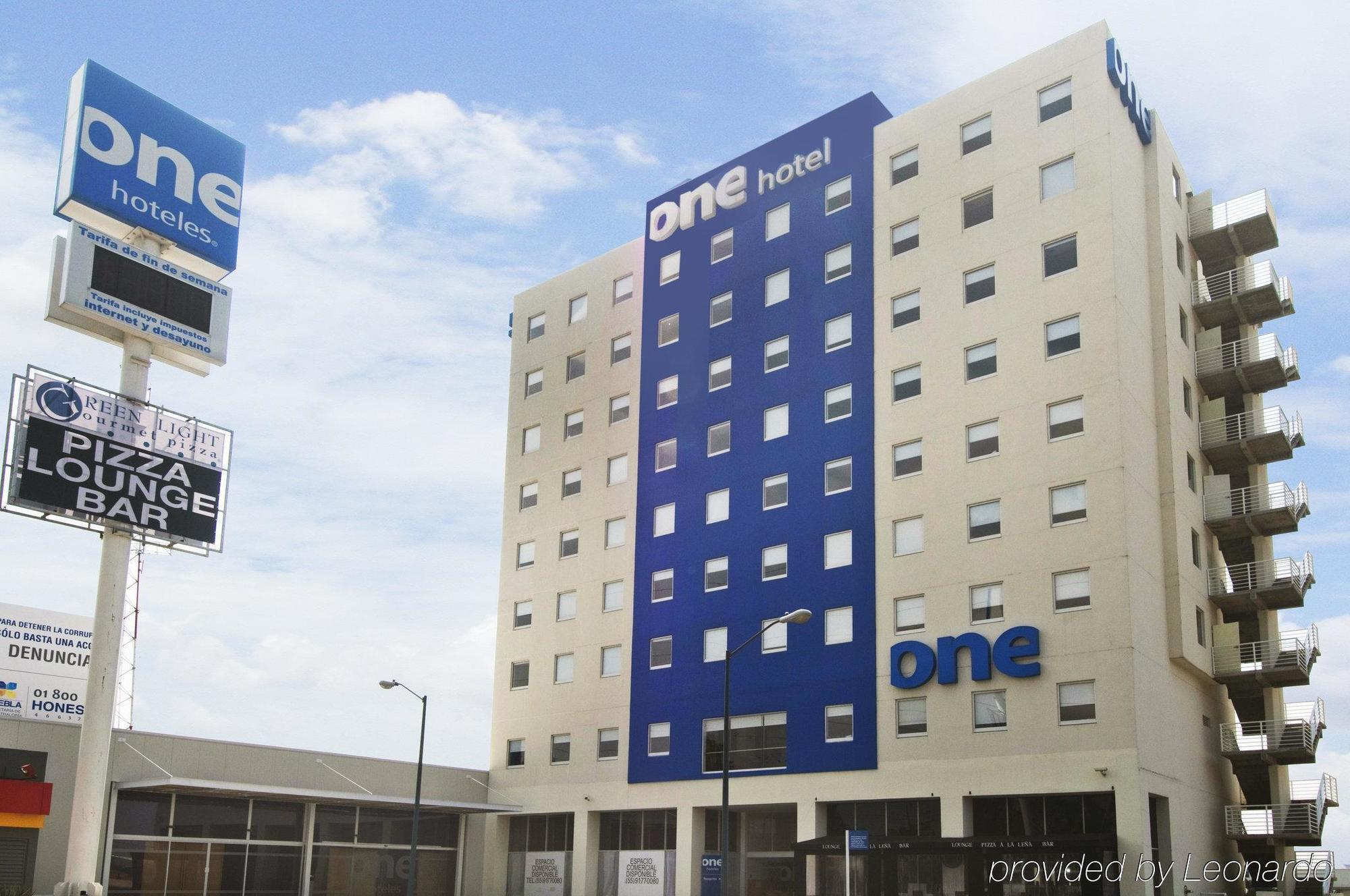 Отель One Puebla Finsa Экстерьер фото