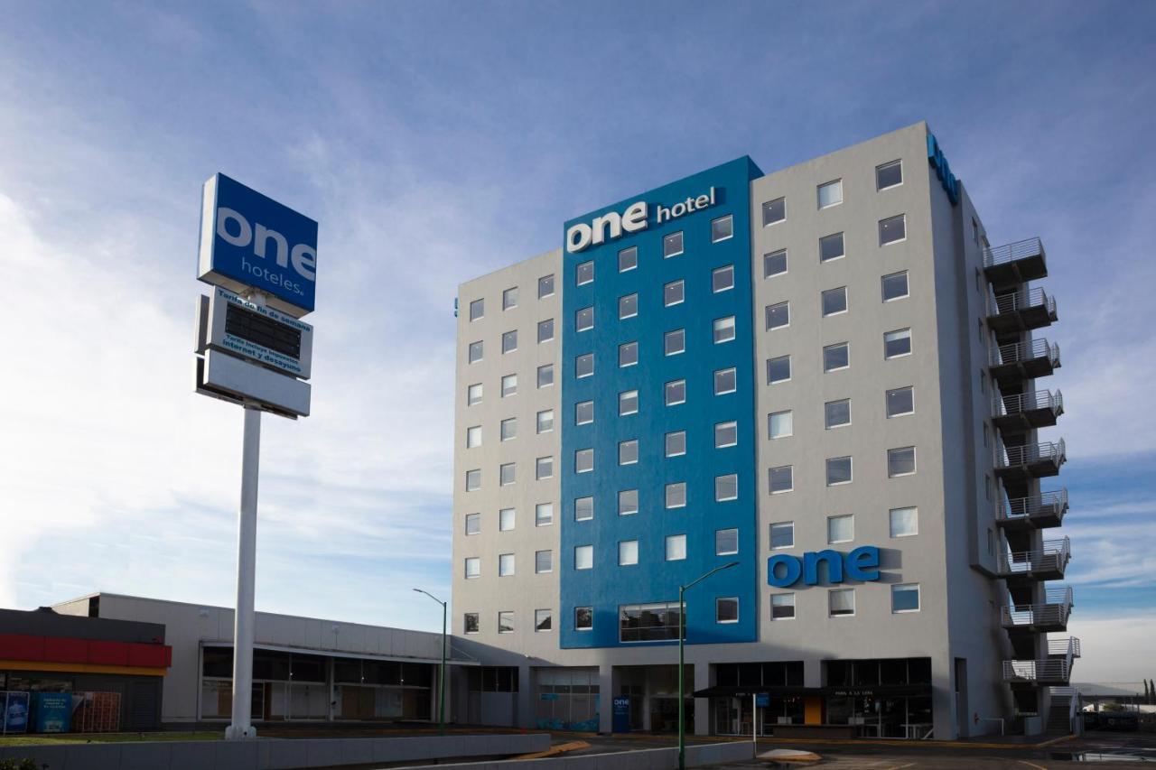 Отель One Puebla Finsa Экстерьер фото