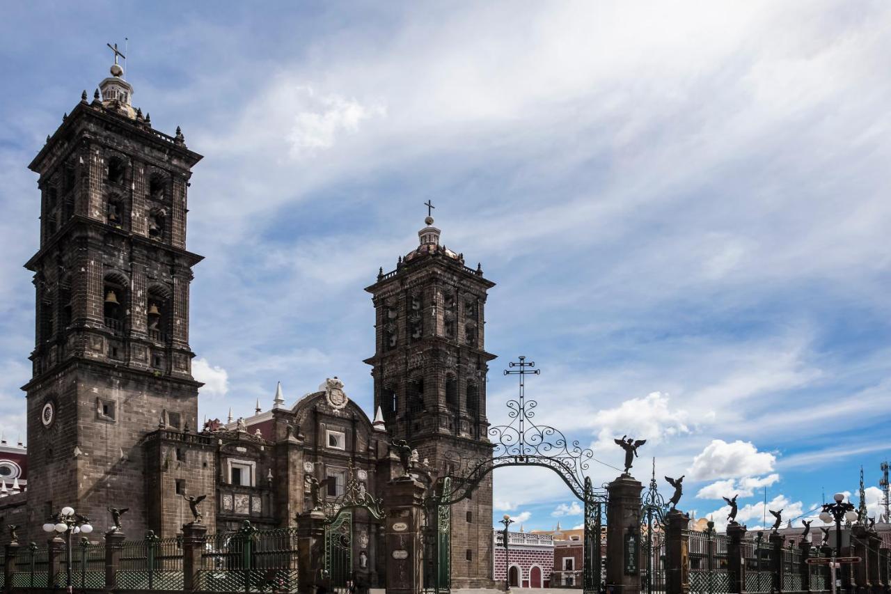 Отель One Puebla Finsa Экстерьер фото
